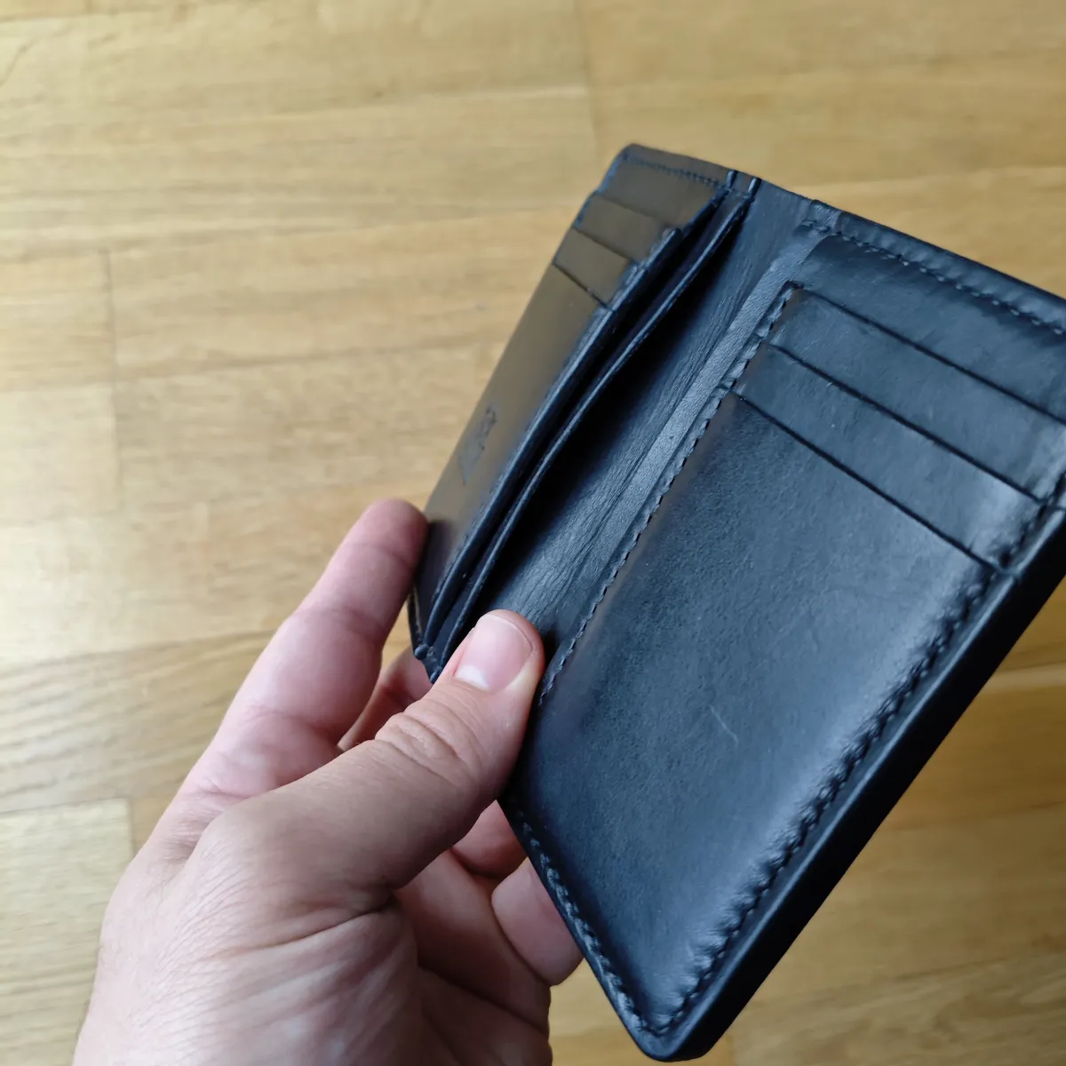 Humanitarno - Kožni novčanik Mario od prirodne italijanske kože — 2