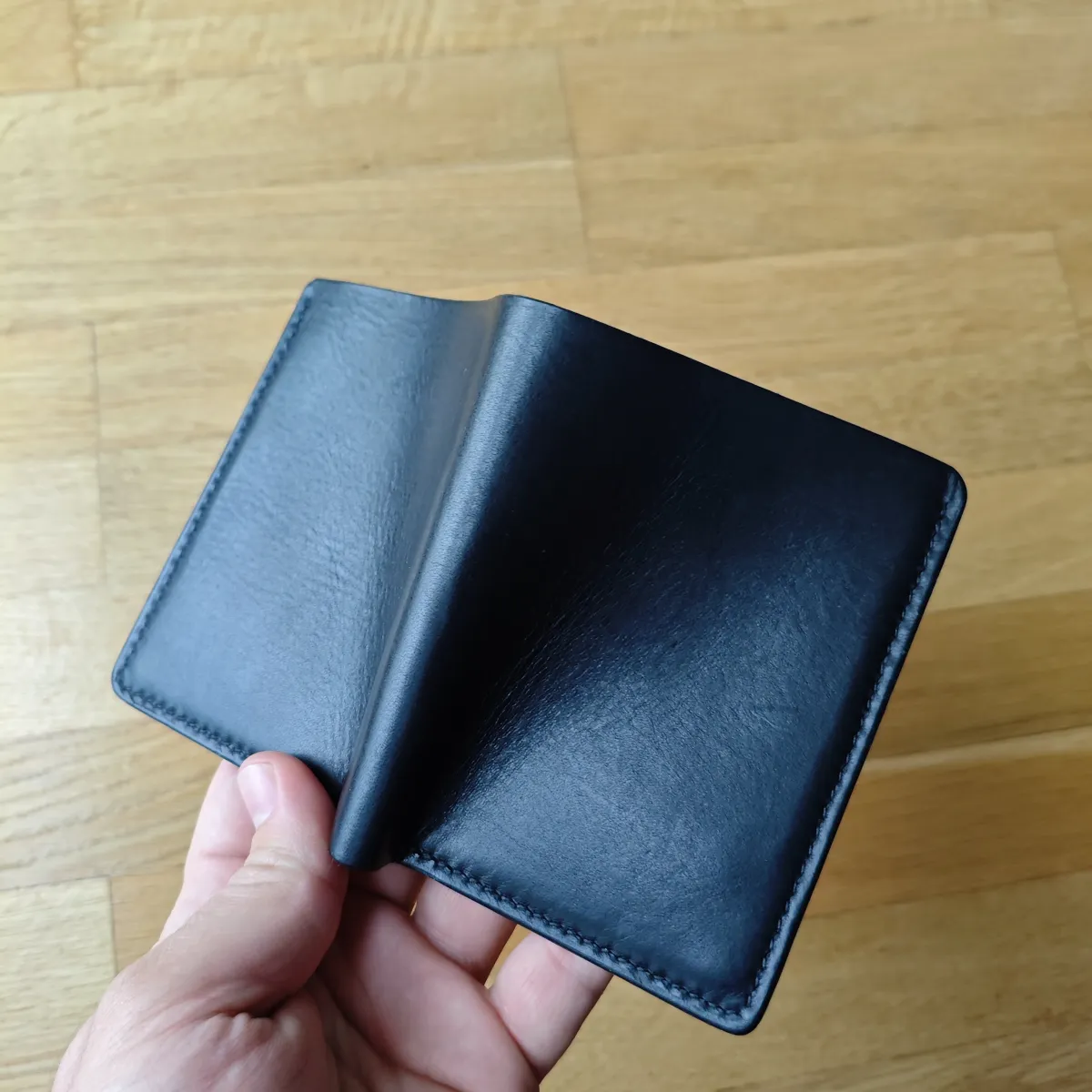 Humanitarno - Kožni novčanik Mario od prirodne italijanske kože — 4