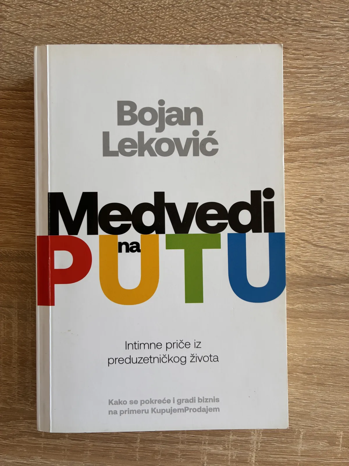 Medvedi na putu knjiga Bojan Lekovic