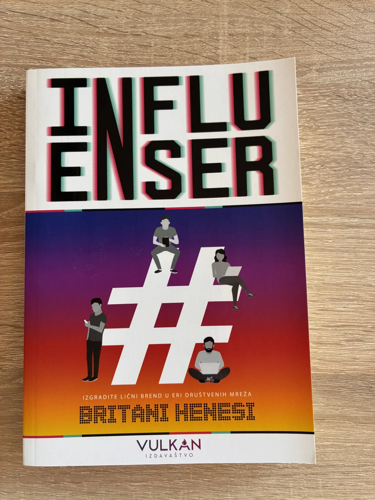 INFLUENSER Britani Henesi knjiga