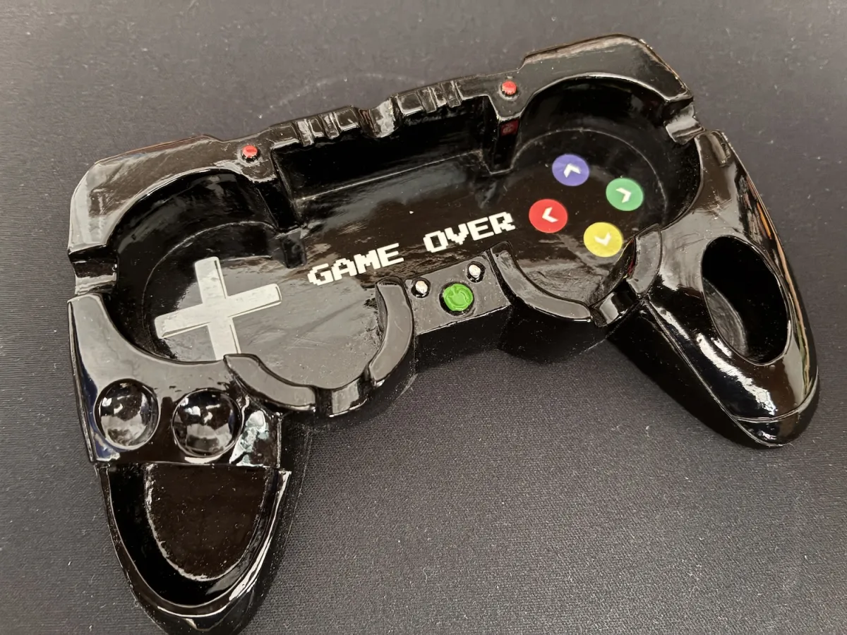 Pepeljara PlayStation Džojstik Game Over