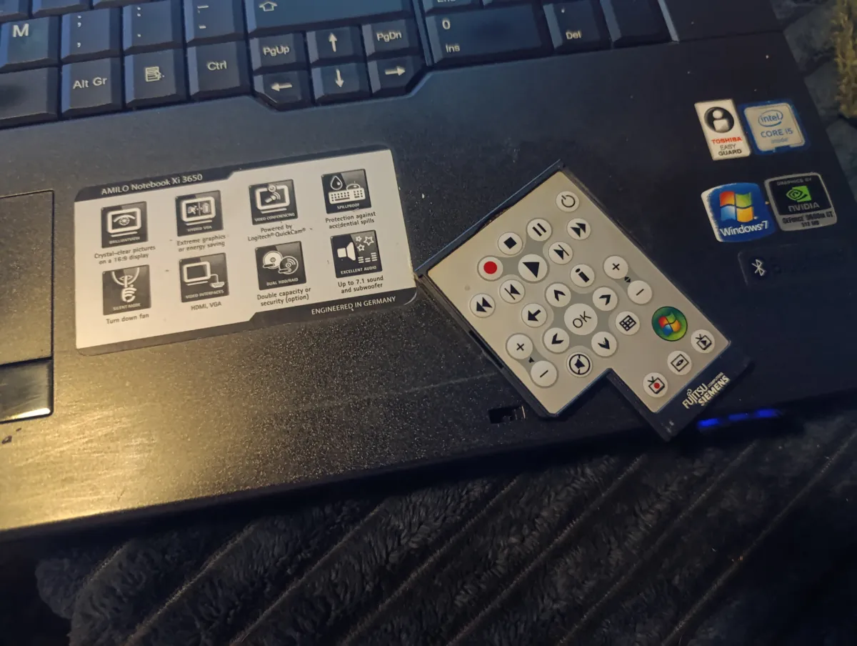 Fujitsu Siemens Amilo Xi 3650 – Veliki 18.4" LapTop — 2