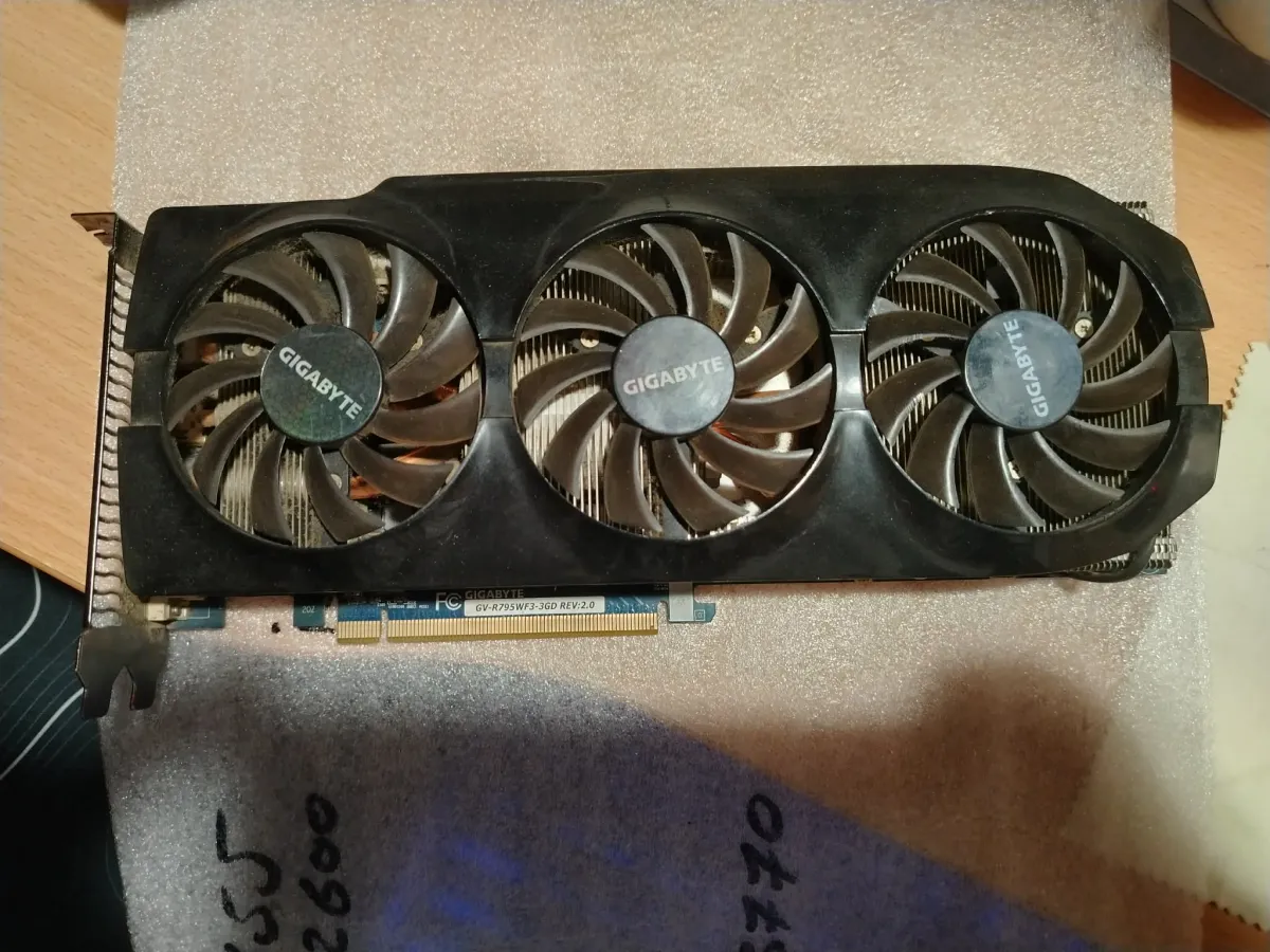 Graficka kartica 7950 3Gb ram DDR5 — 1