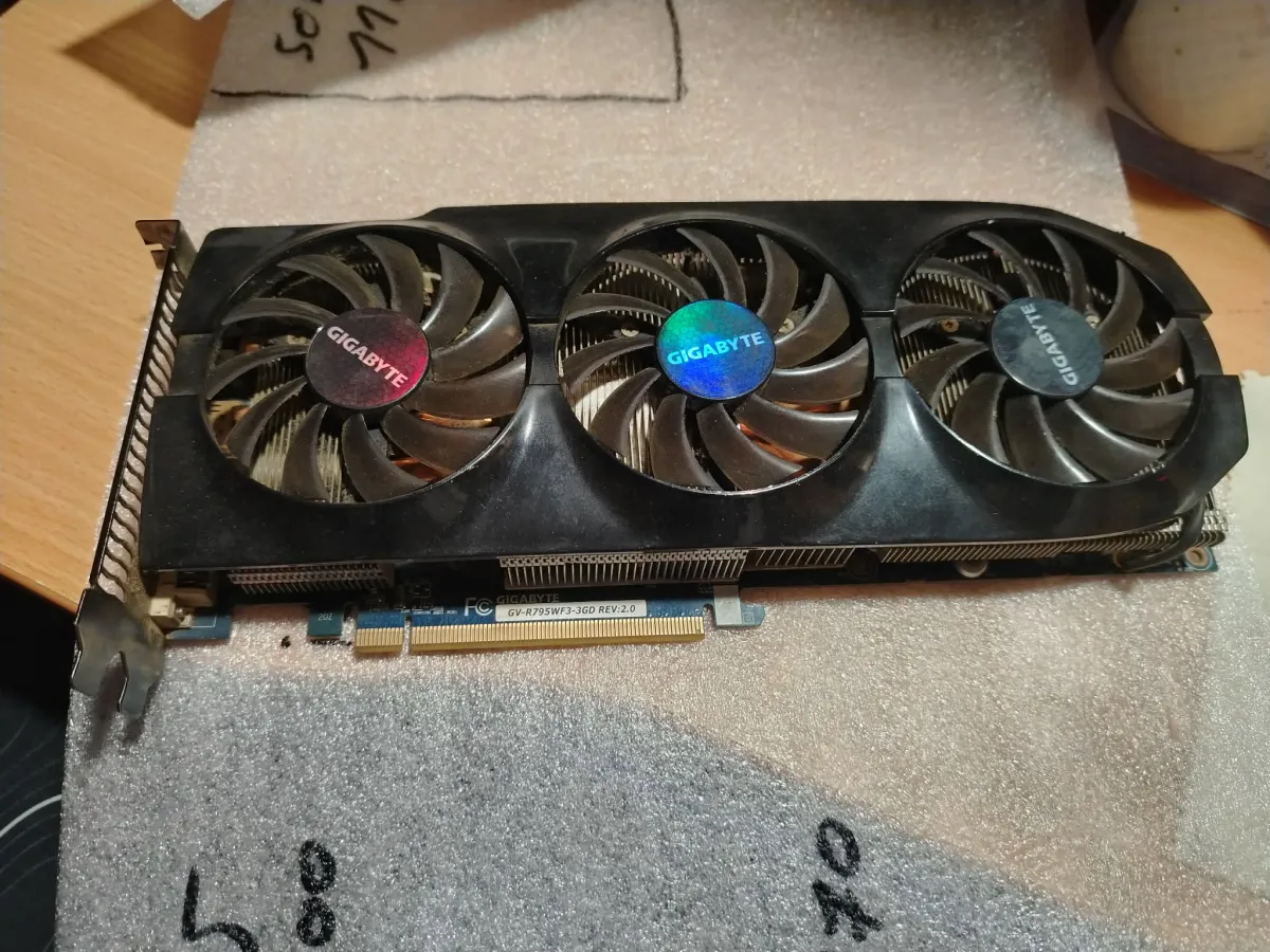 Graficka kartica 7950 3Gb ram DDR5 — 2
