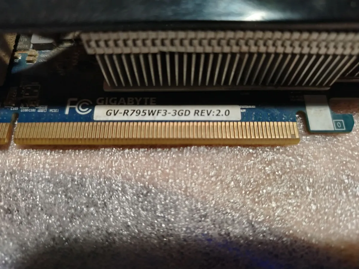 Graficka kartica 7950 3Gb ram DDR5 — 4