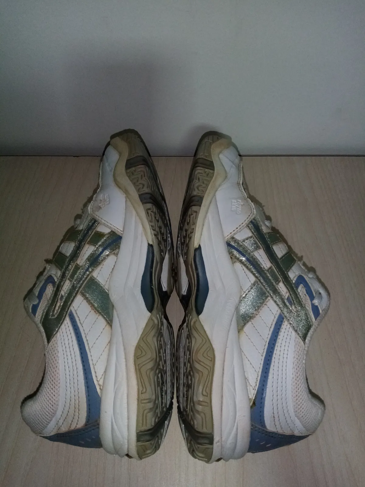 Original Asics kozne patike za tenis broj 39 — 9